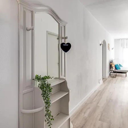 Renovated Oasis Ocean View 1bd Wi-fi 3 Min شقة