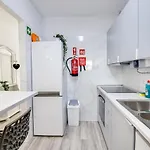 Renovated Oasis Ocean View 1bd Wi-fi 3 Min דירה *