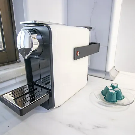 Renovated Oasis Ocean View 1bd Wi-fi 3 Min דירה *